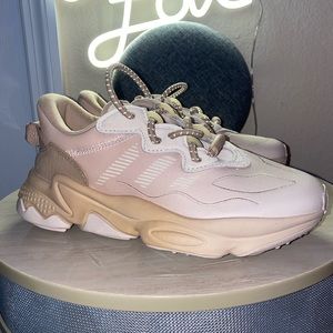 adidas ozwego tan women’s size 5. worn once to try on. no box. no tags.